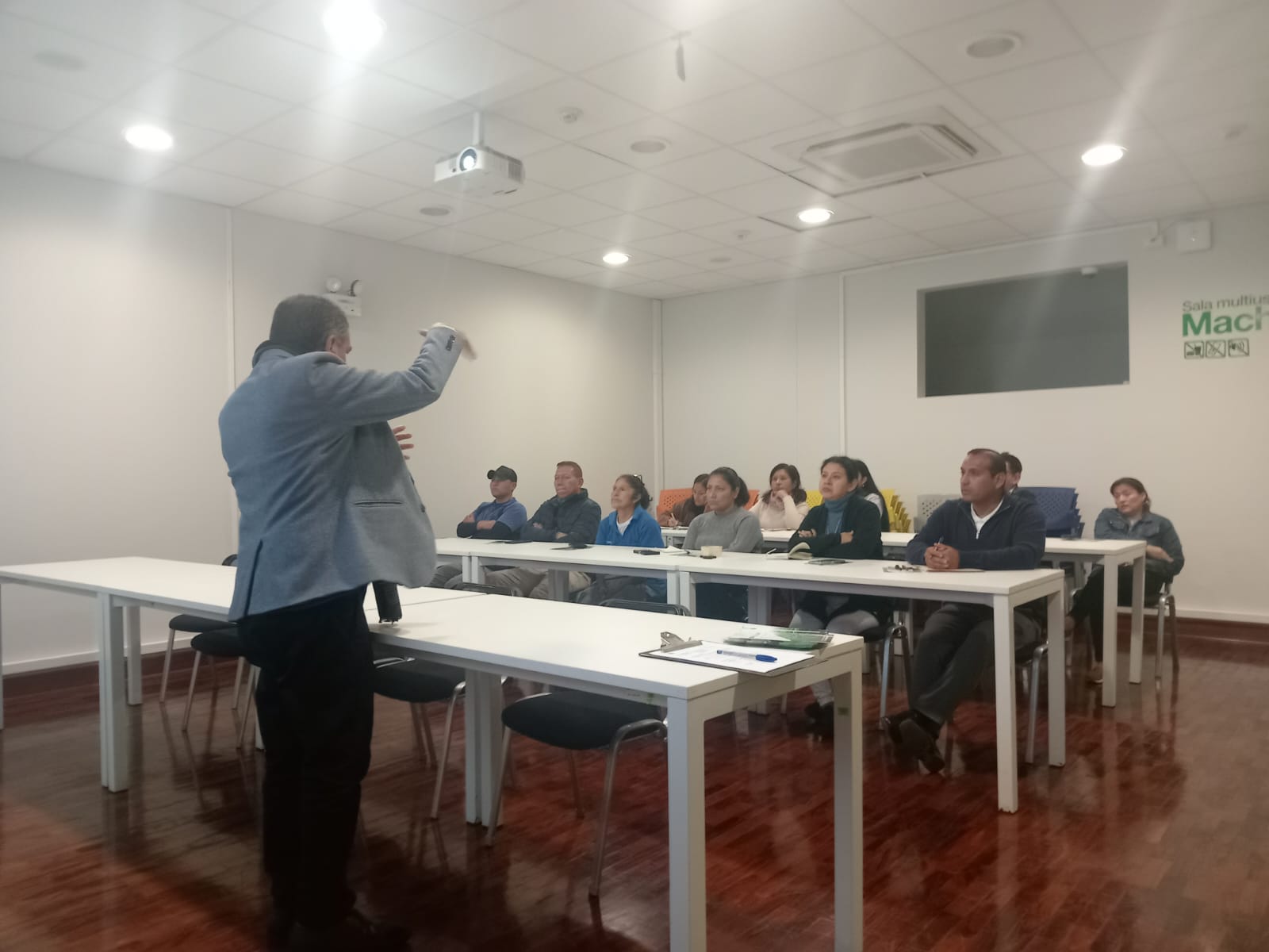 Sesión de sensibilización en la Biblioteca Agrícola Nacional